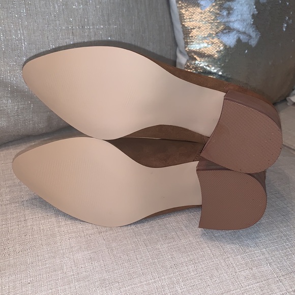 4️⃣1️⃣Aqua Dante Suede Pointed Tor Booties - Picture 8 of 8